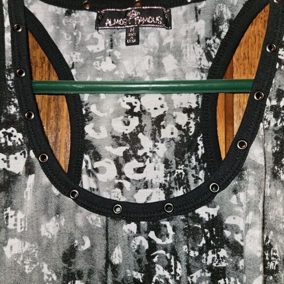 Almost Famous Women's Medium Black & White Geometric Racerback Tank Top - Picture 3 of 6